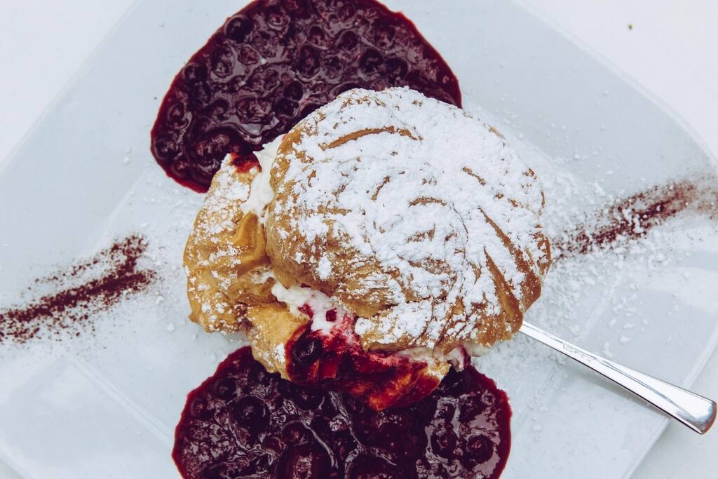 Fánk gyümölcsöntettel, illusztráció
